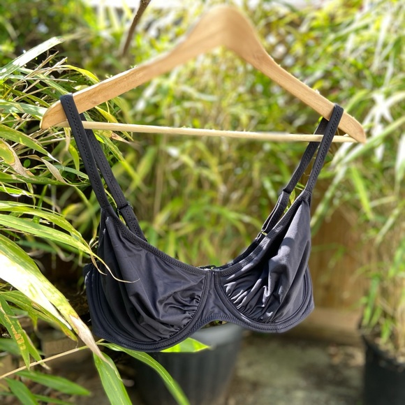 Bikini Too - Picture 1 of 3